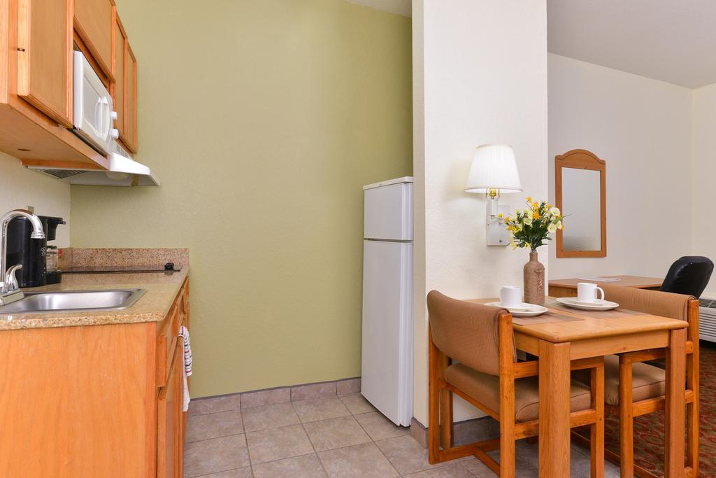 Americas Best Value Inn & Suites-Winnie Ngoại thất bức ảnh