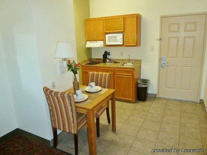 Americas Best Value Inn & Suites-Winnie Ngoại thất bức ảnh